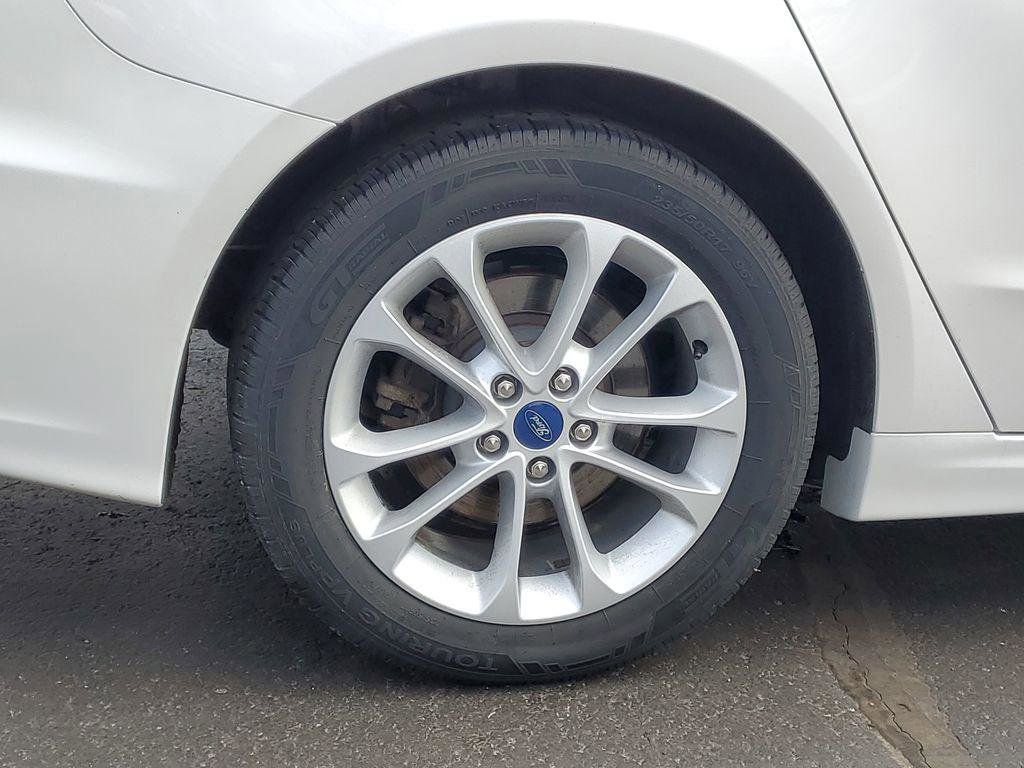 Used 2020 Ford Fusion SE image 29