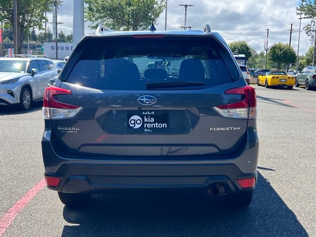 Used 2022 Subaru Forester Premium AWD/4WD image 6