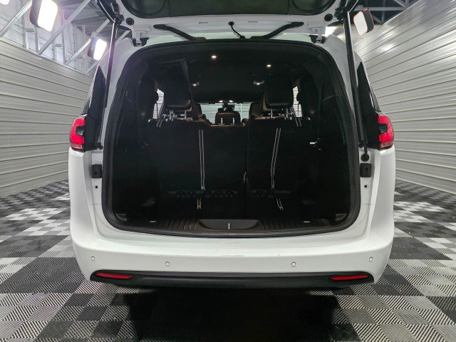 Used 2024 Chrysler Pacifica Limited image 36