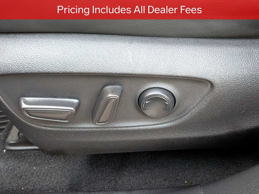 Used 2022 Toyota Highlander XLE FWD image 22