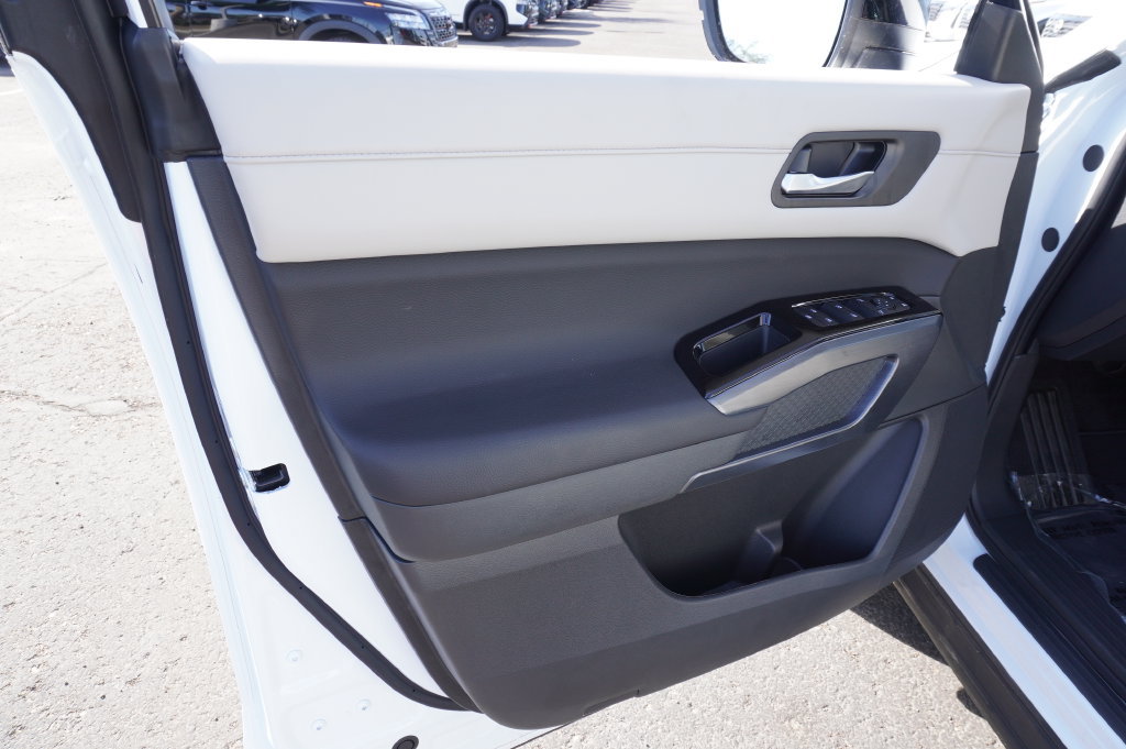 New 2026 Nissan Pathfinder SL FWD image 16