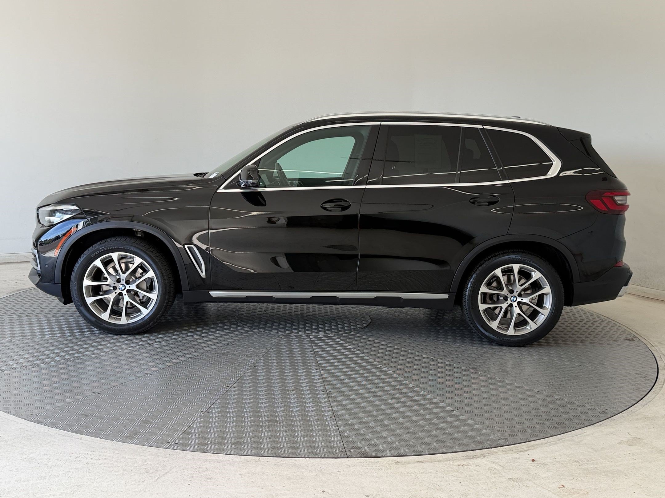 Used 2022 BMW X5 xDrive40i w/ Climate Comfort Package AWD/4WD image 2