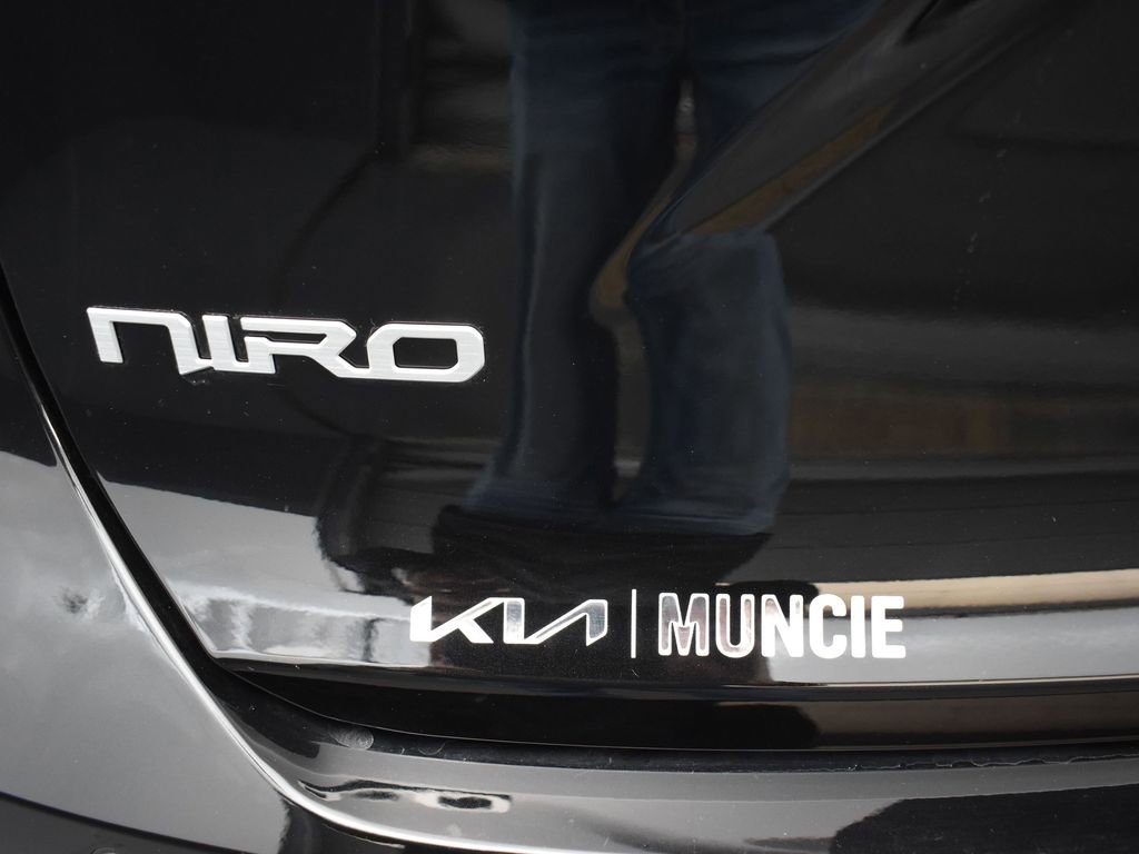 Certified 2025 Kia Niro EX FWD image 10