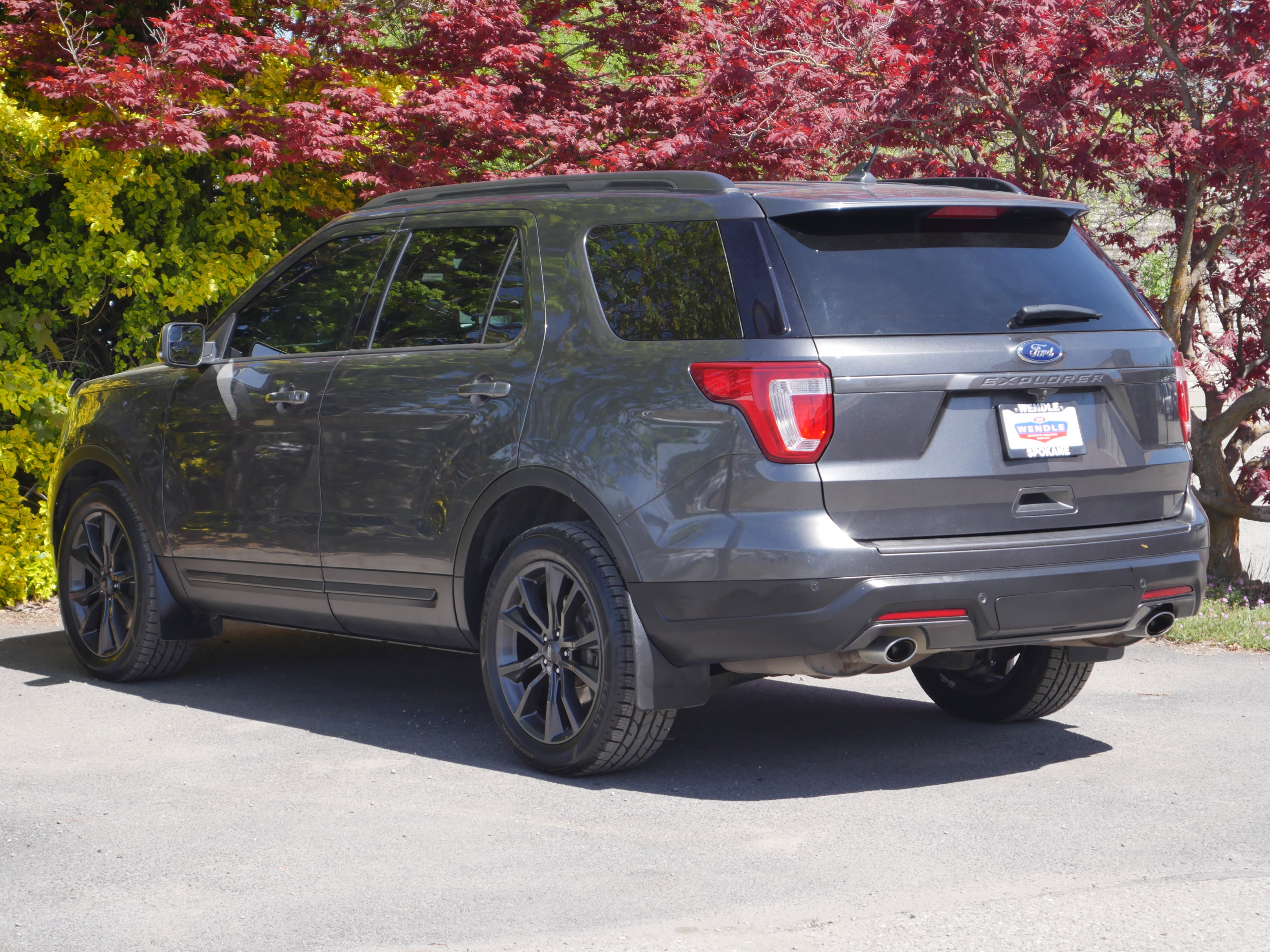 Used 2018 Ford Explorer XLT w/ Equipment Group 202A AWD/4WD image 17