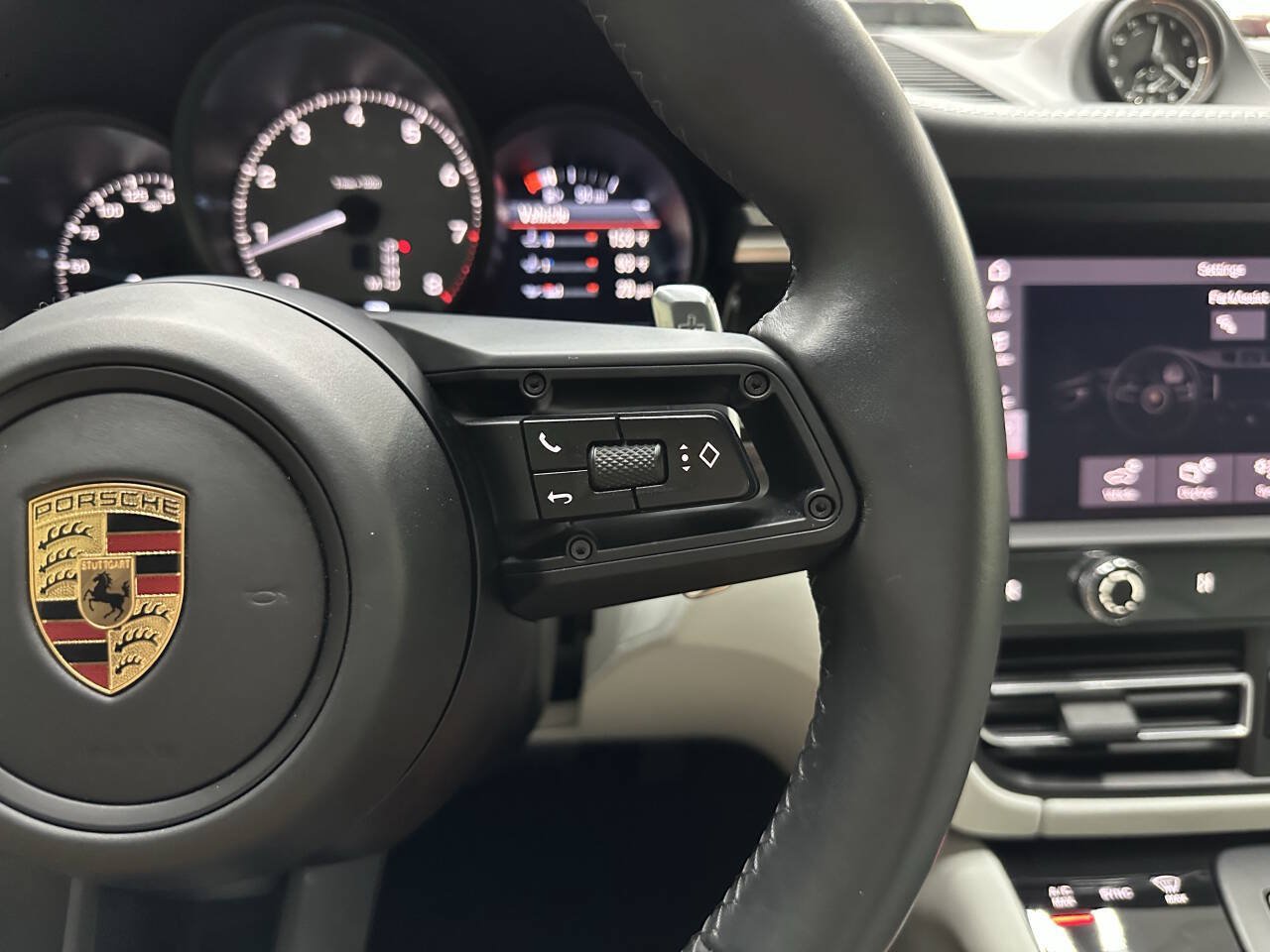 Used 2024 Porsche Macan S AWD/4WD image 22