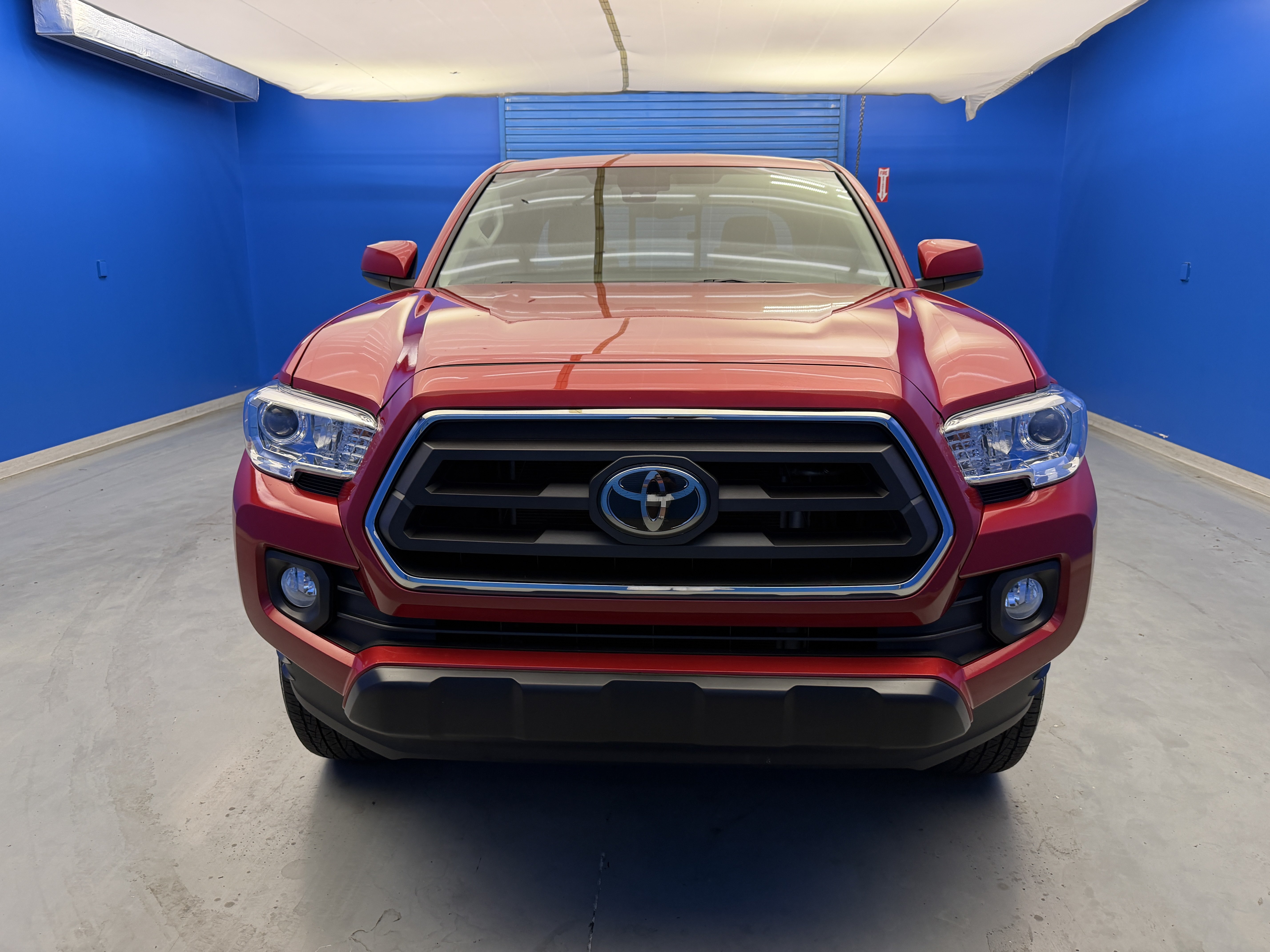 Used 2022 Toyota Tacoma SR5 AWD/4WD image 3