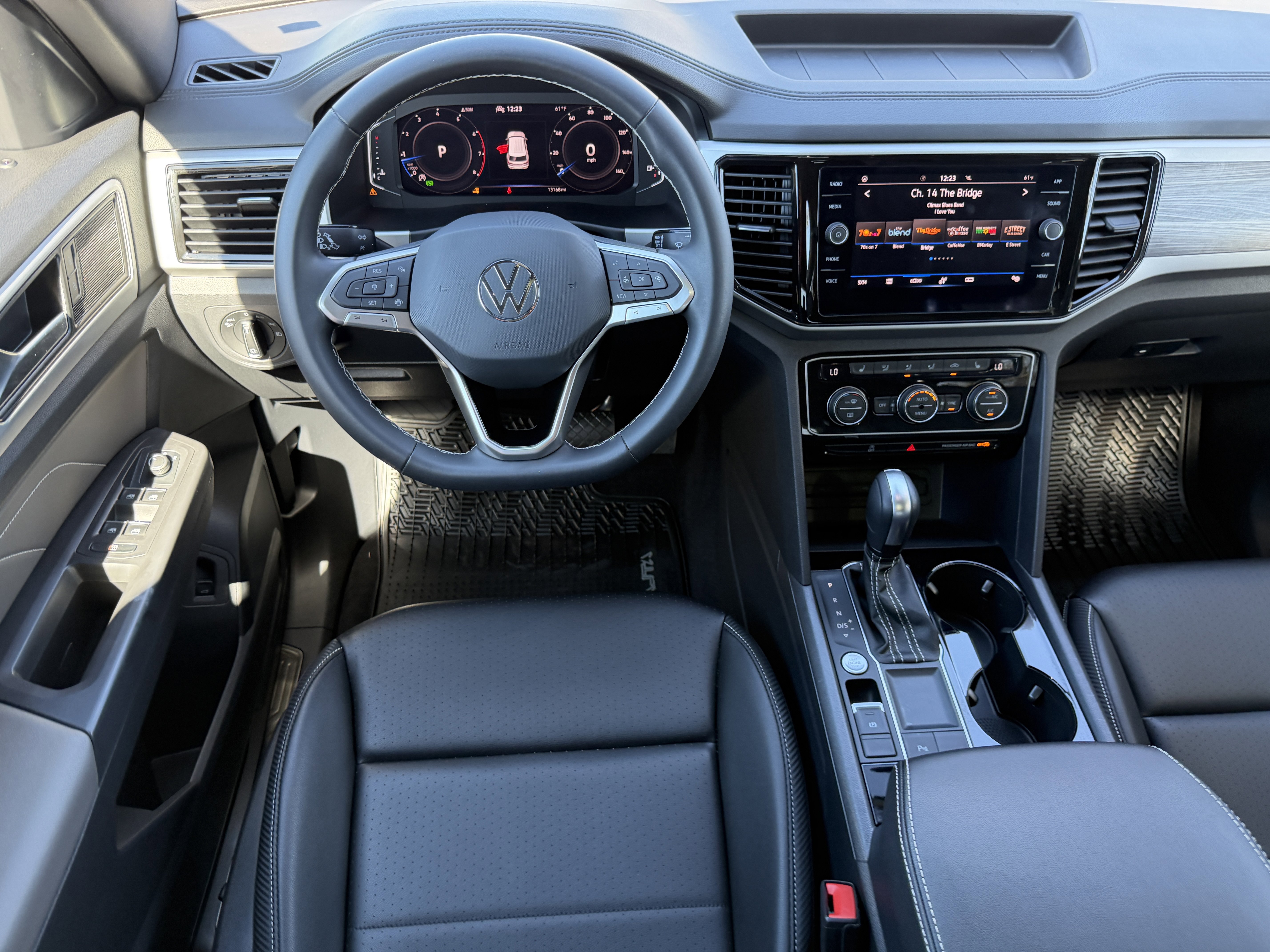 Used 2023 Volkswagen Atlas Cross Sport SE w/ Panoramic Sunroof Package image 15