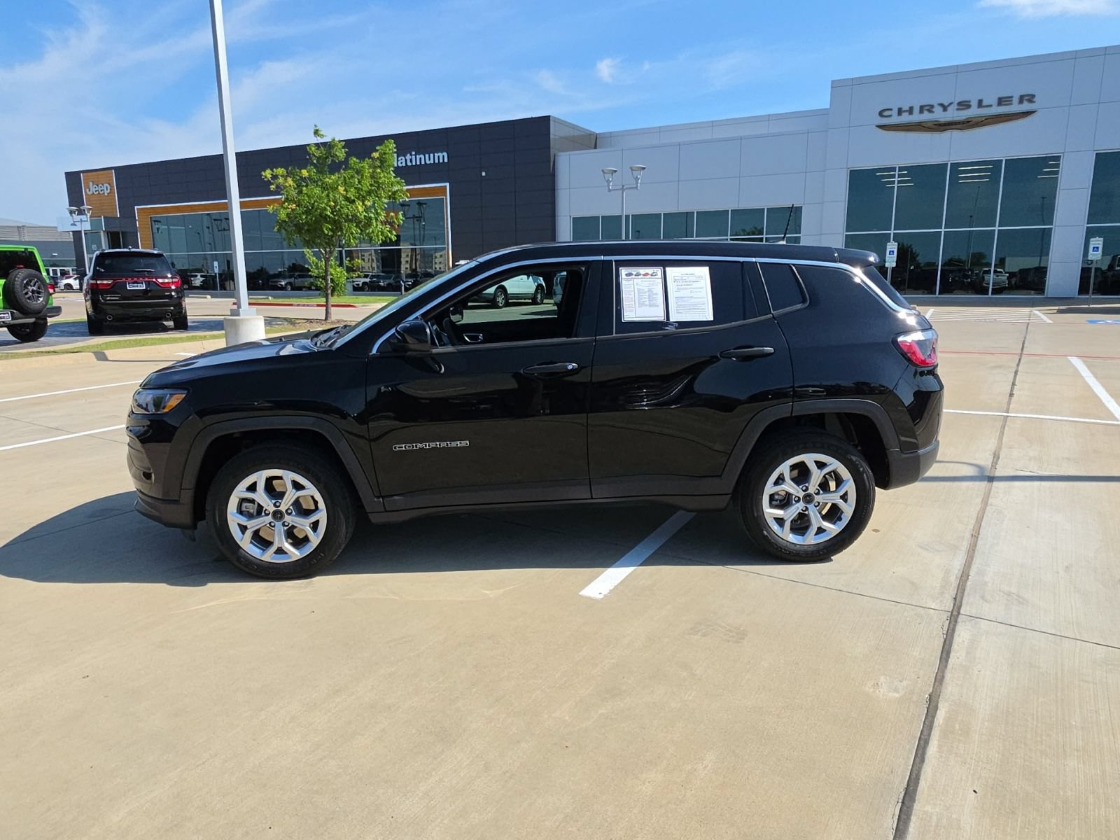 Used 2025 Jeep Compass Sport AWD/4WD image 2