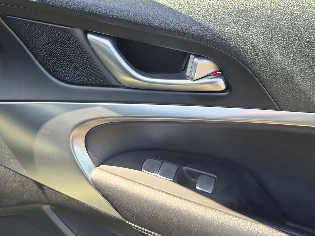 Used 2025 Genesis G70 2.5T RWD image 34