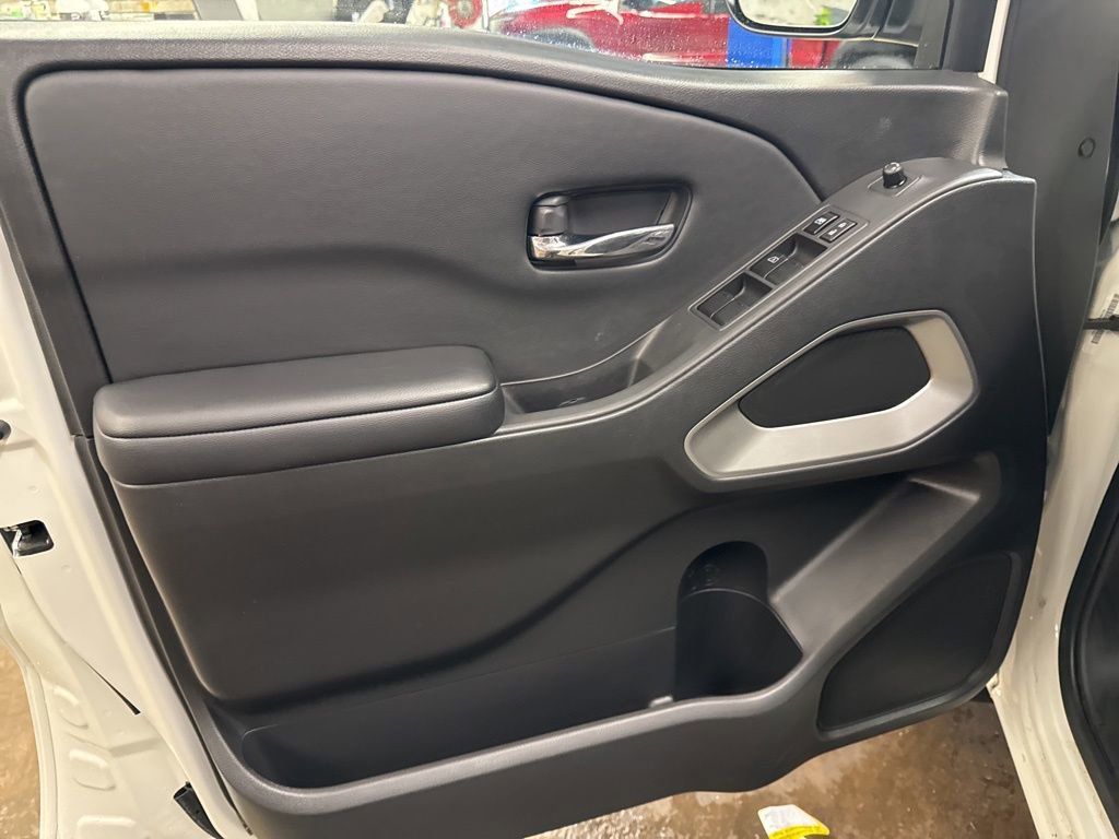 Certified 2025 Nissan Frontier SV image 21