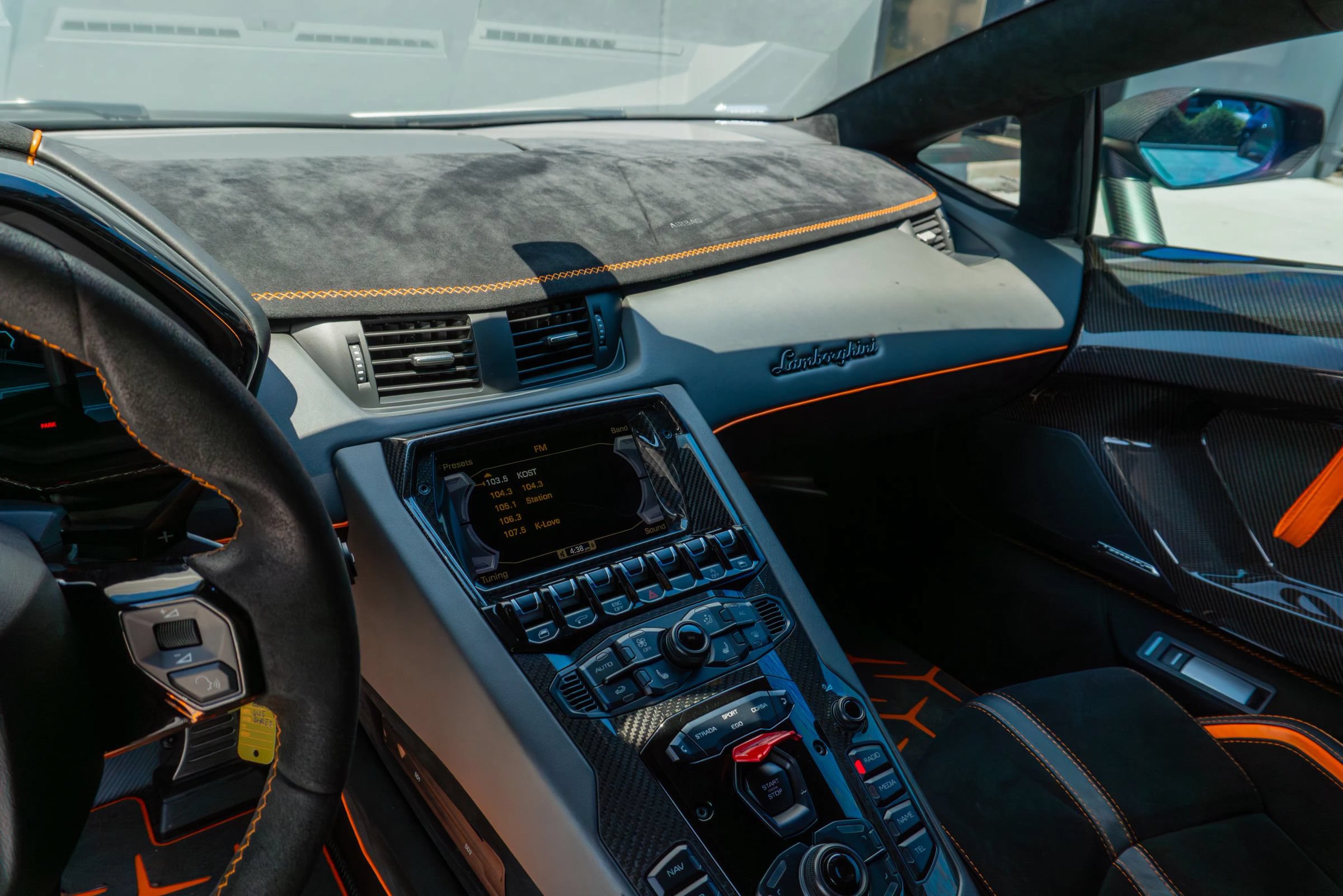 Used 2019 Lamborghini Aventador SVJ AWD/4WD image 16