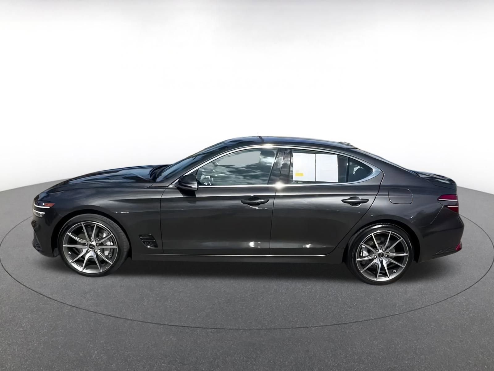 Used 2025 Genesis G70 2.5T image 9