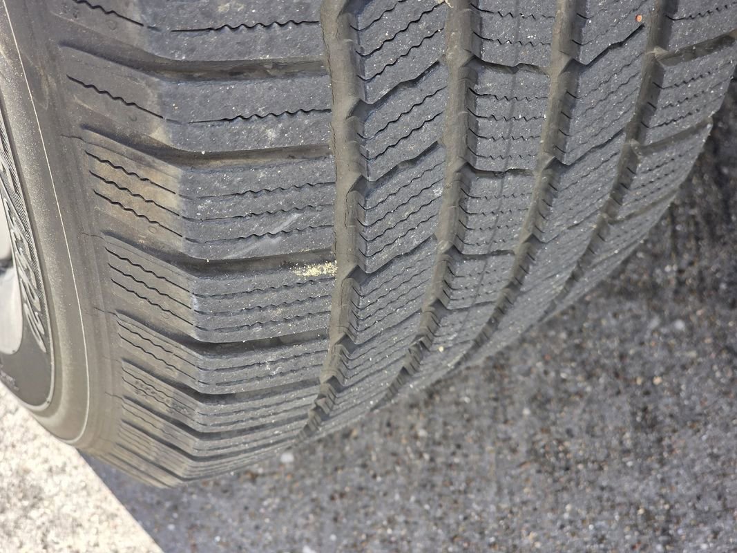 Used 2018 Land Rover Range Rover Velar R-Dynamic SE image 41