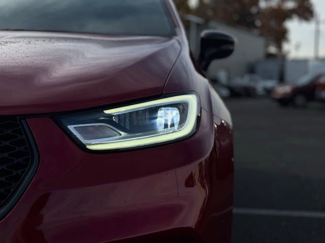 Certified 2025 Chrysler Pacifica Limited image 10