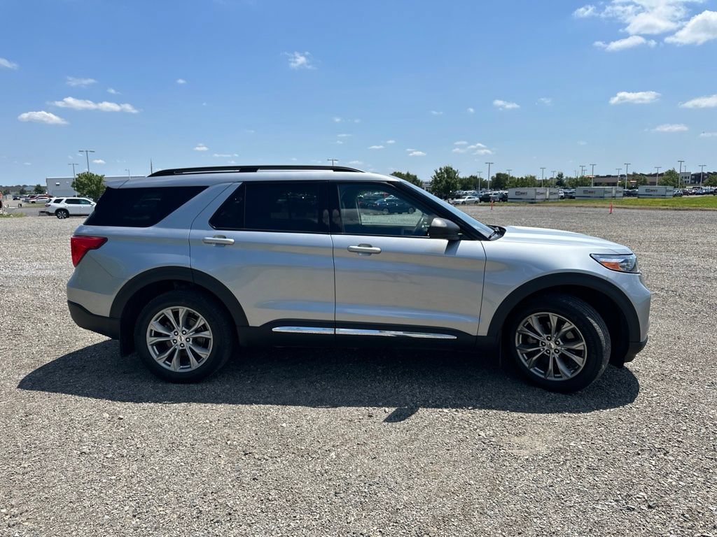 Used 2023 Ford Explorer XLT w/ Equipment Group 202A AWD/4WD image 11