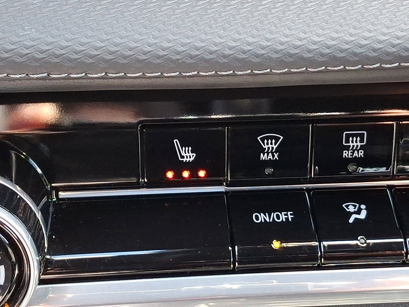 Used 2025 Chevrolet Equinox LT w/ Safety and Technology Package image 23