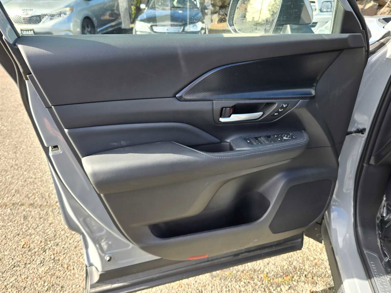 Used 2025 Toyota Grand Highlander AWD Hybrid image 21