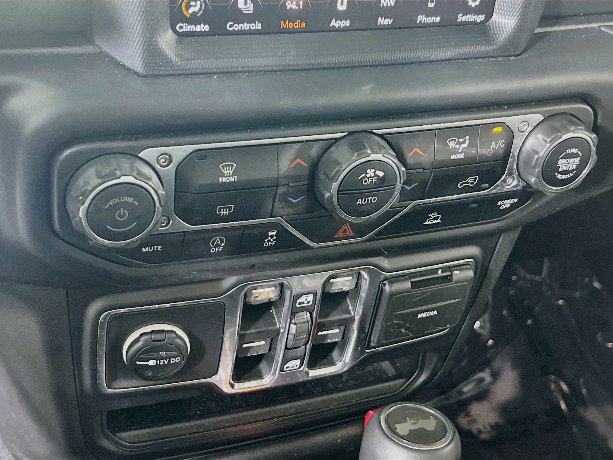 Used 2023 Jeep Wrangler Unlimited Sahara AWD/4WD image 15