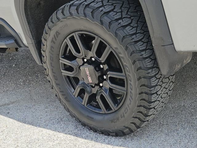 Used 2024 GMC Sierra 2500 AT4 w/ Technology Package AWD/4WD image 11