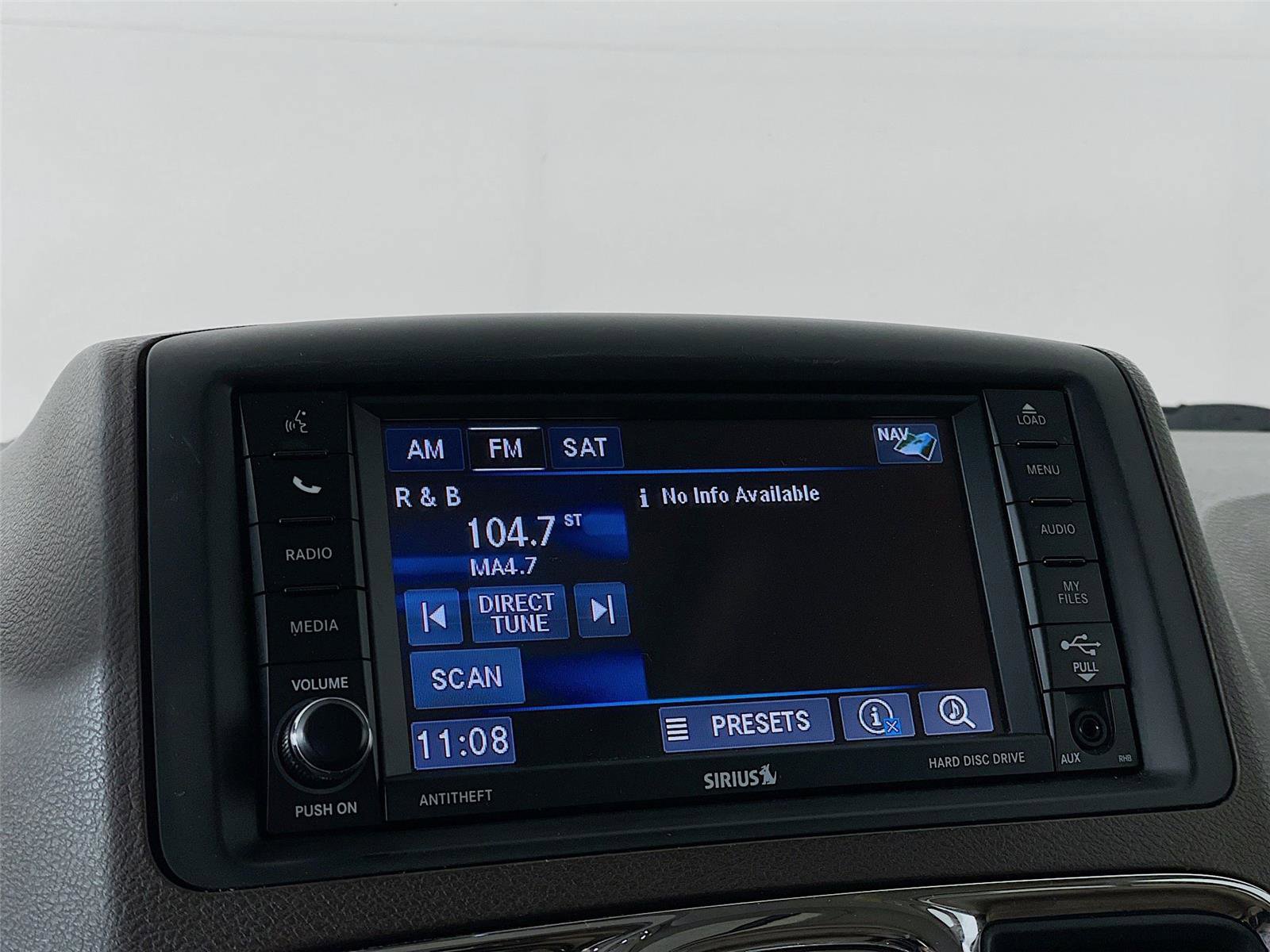 Used 2014 Chrysler Town & Country Limited w/ Luxury Group FWD image 17