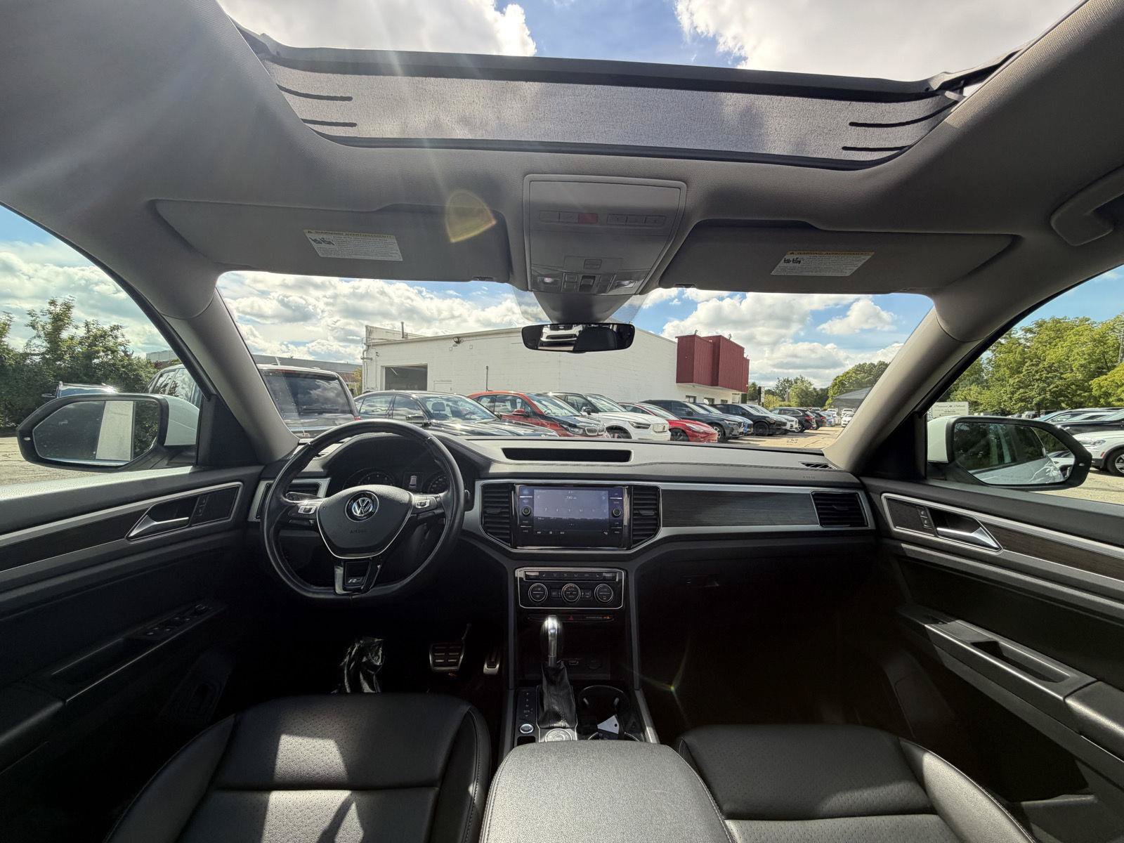 Used 2018 Volkswagen Atlas SEL w/ R-Line Package AWD/4WD image 27