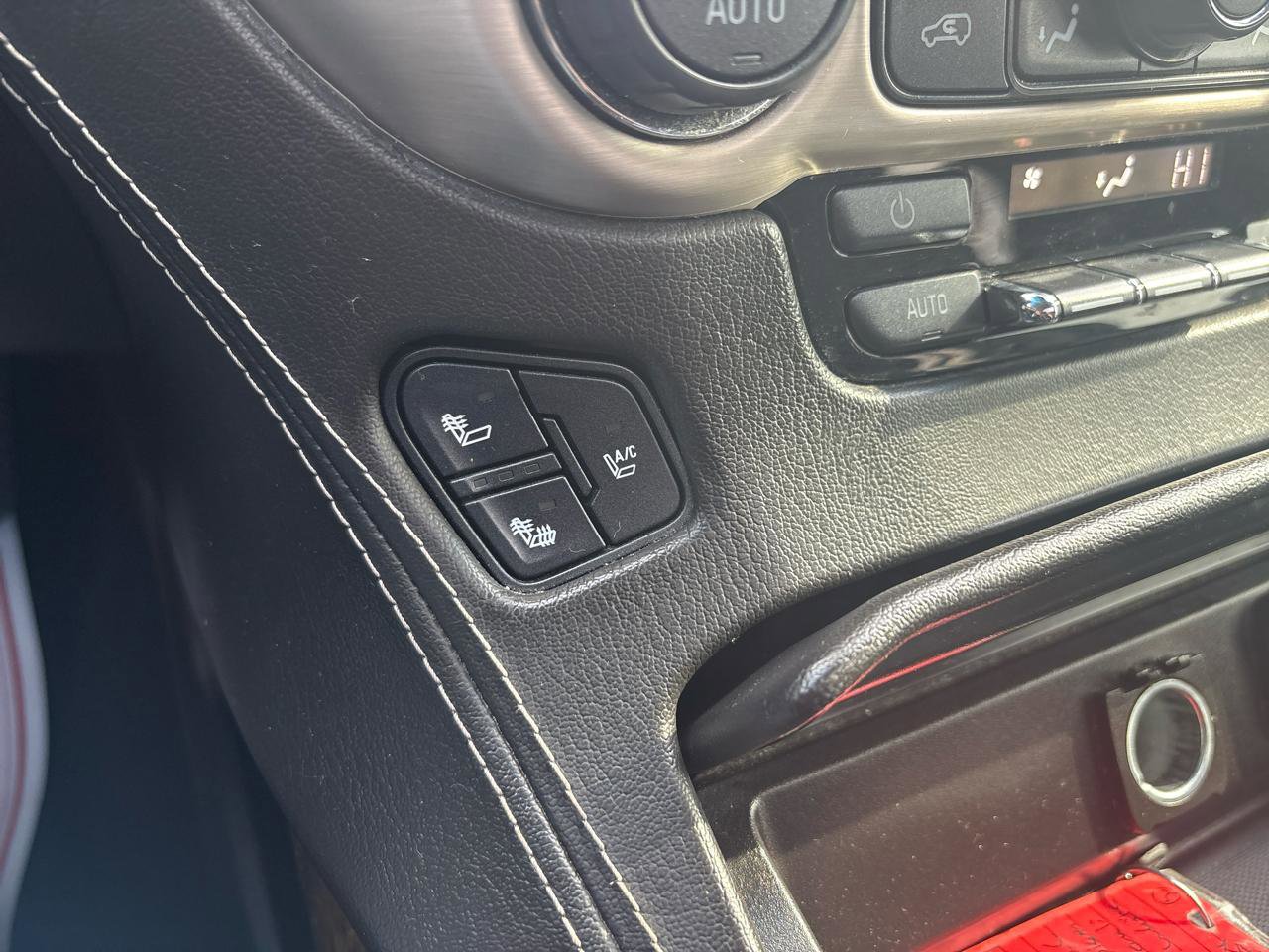 Used 2016 GMC Yukon Denali w/ Open Road Package image 25