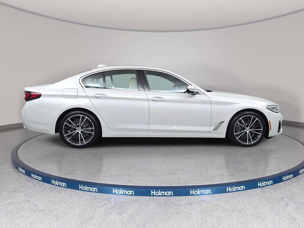 Certified 2022 BMW 530i xDrive w/ Convenience Package AWD/4WD image 4