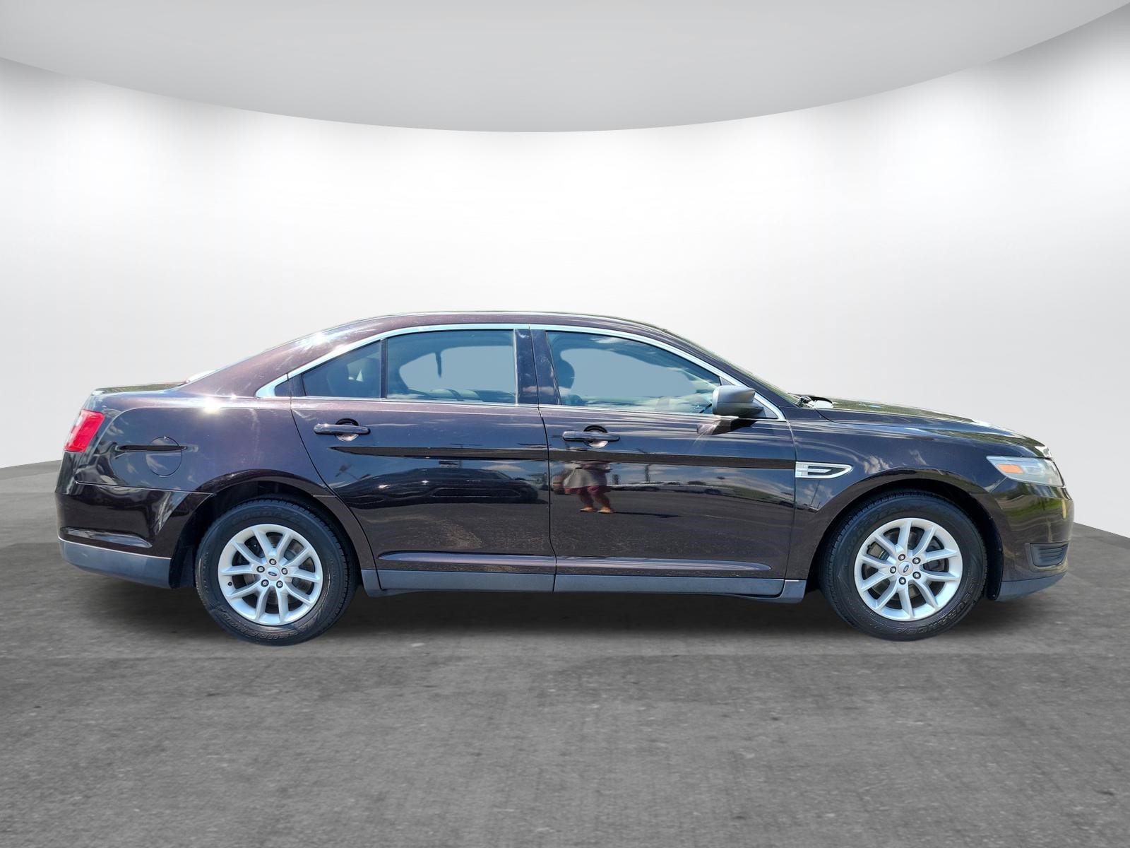 Used 2014 Ford Taurus SE FWD image 17