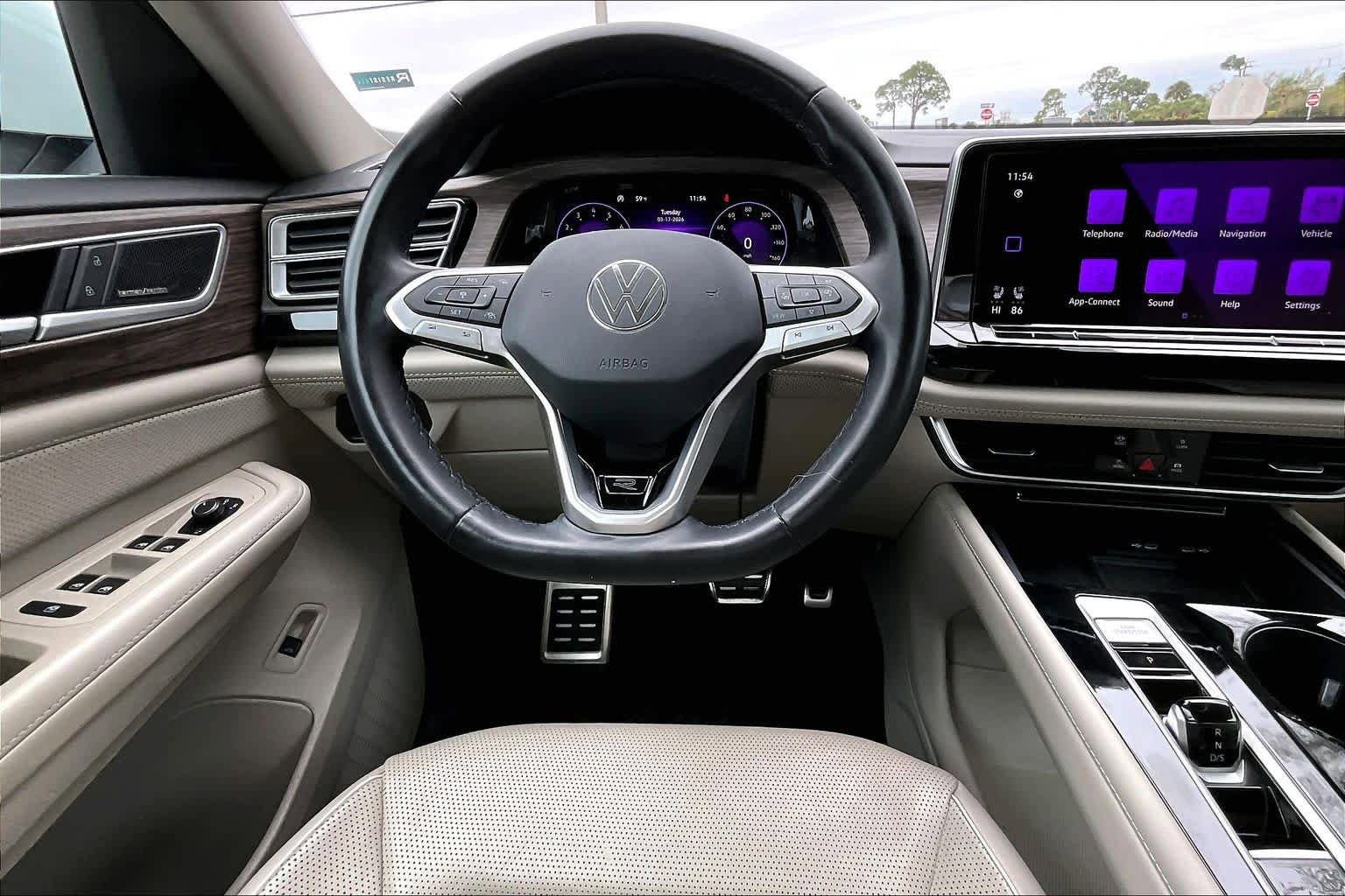 Used 2024 Volkswagen Atlas SEL Premium R-Line AWD/4WD image 10