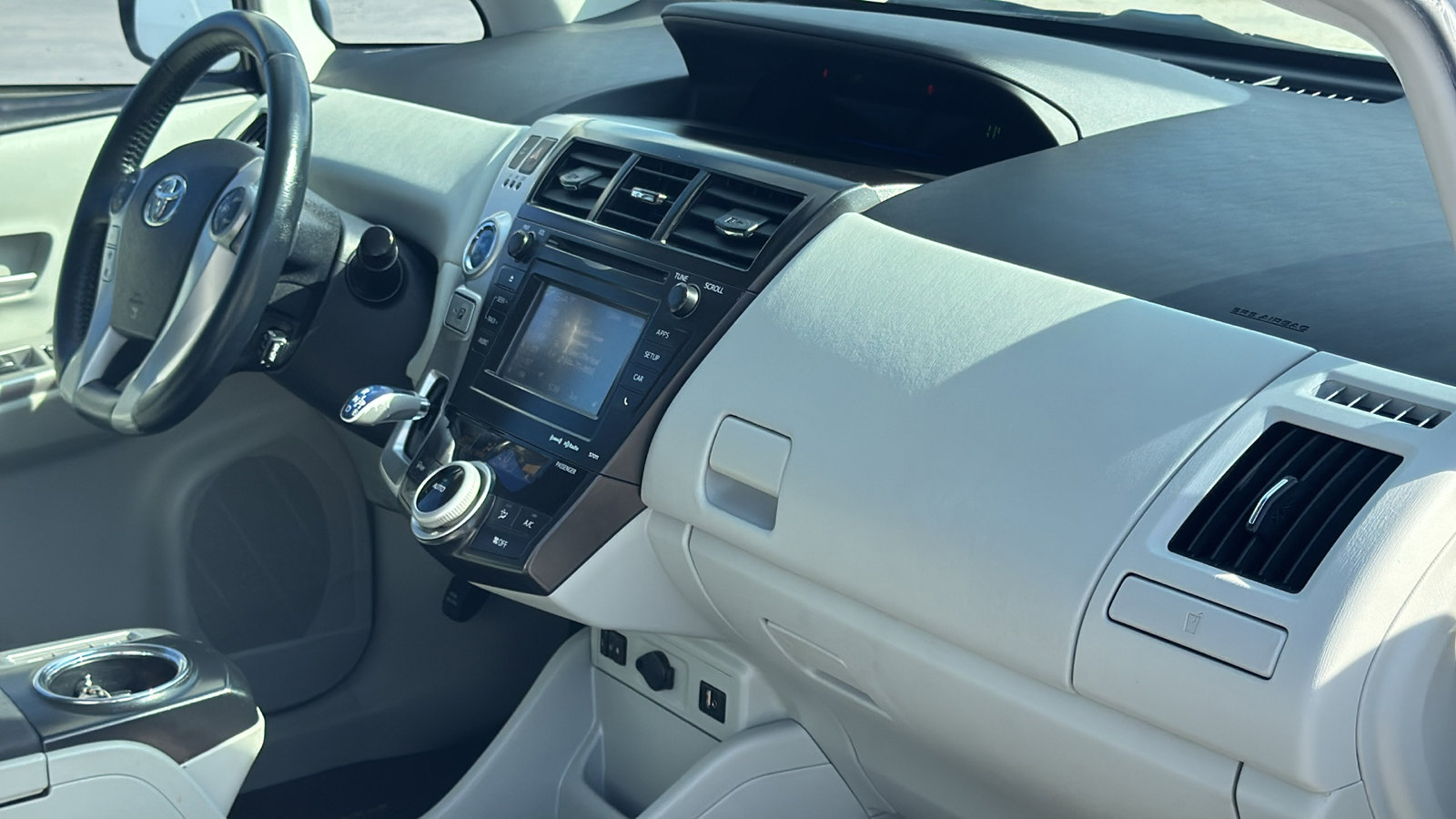 Used 2013 Toyota Prius V image 26