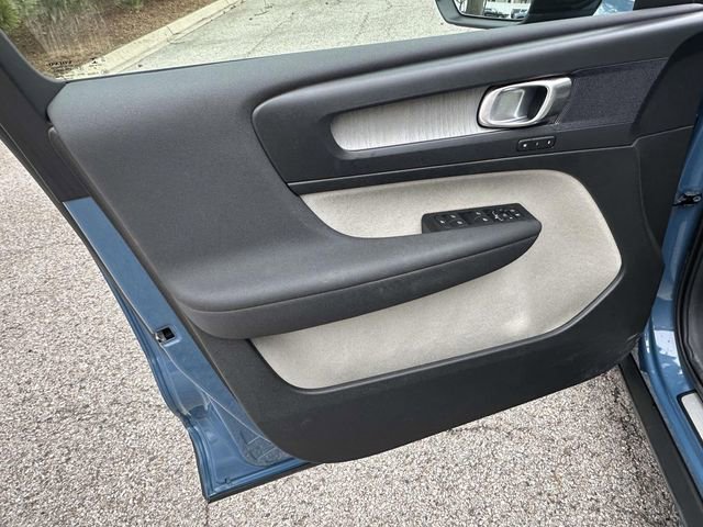 Used 2023 Volvo XC40 B5 Plus w/ Driver Assist Package image 23