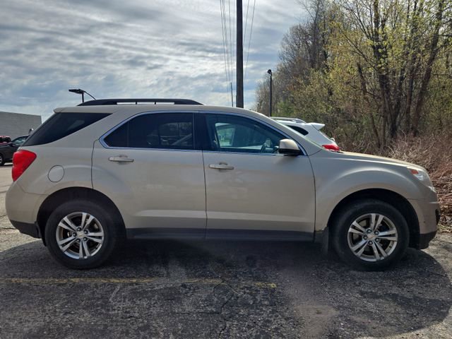 Used 2011 Chevrolet Equinox LT w/ Driver Convenience Package image 2