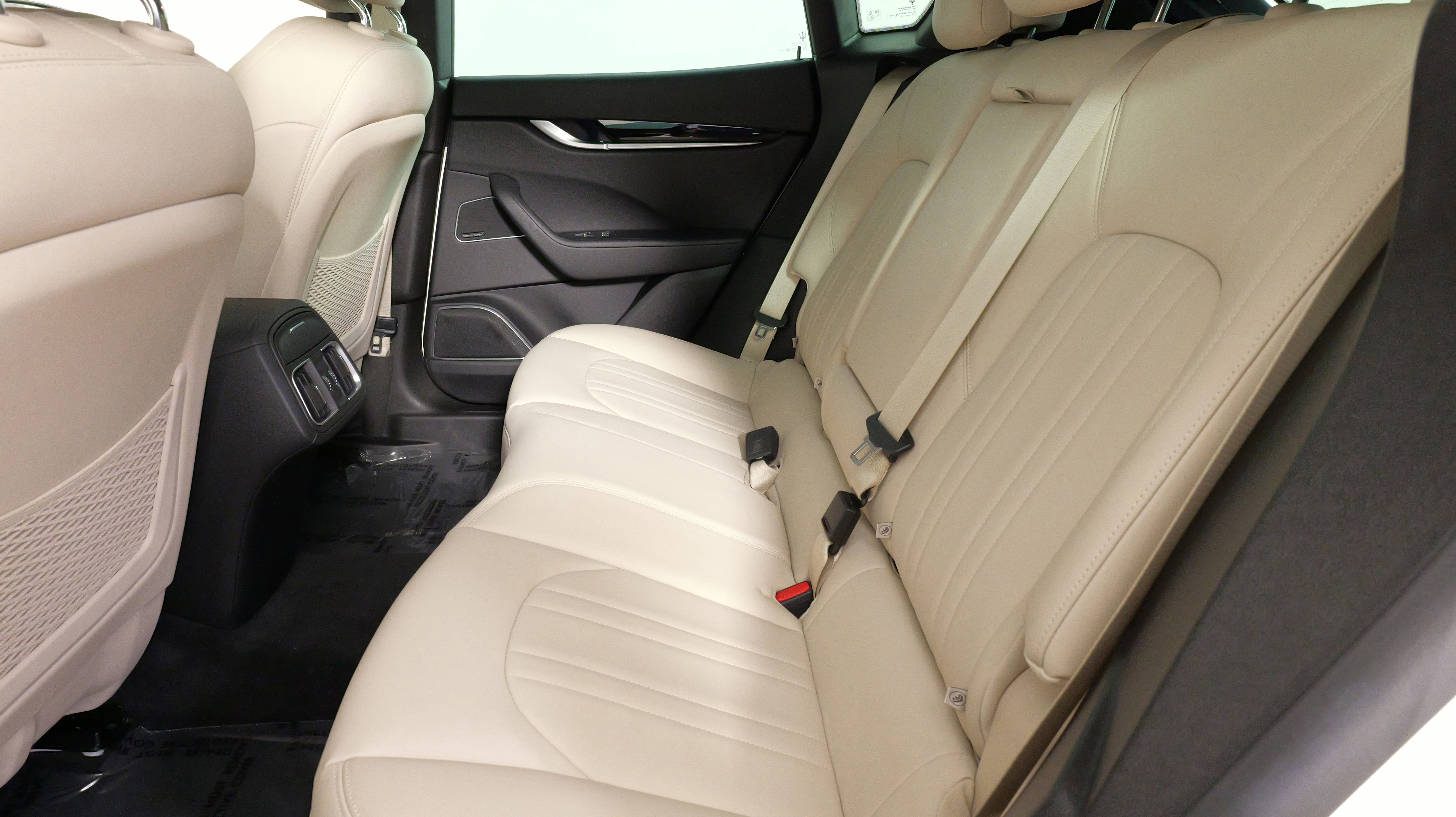 Used 2018 Maserati Levante image 37