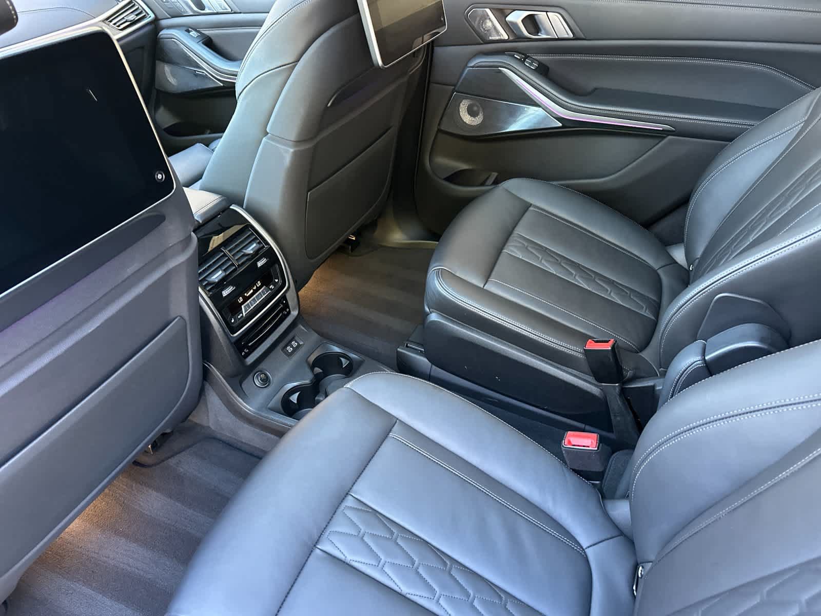 Used 2019 BMW X7 xDrive50i w/ M Sport Package AWD/4WD image 4