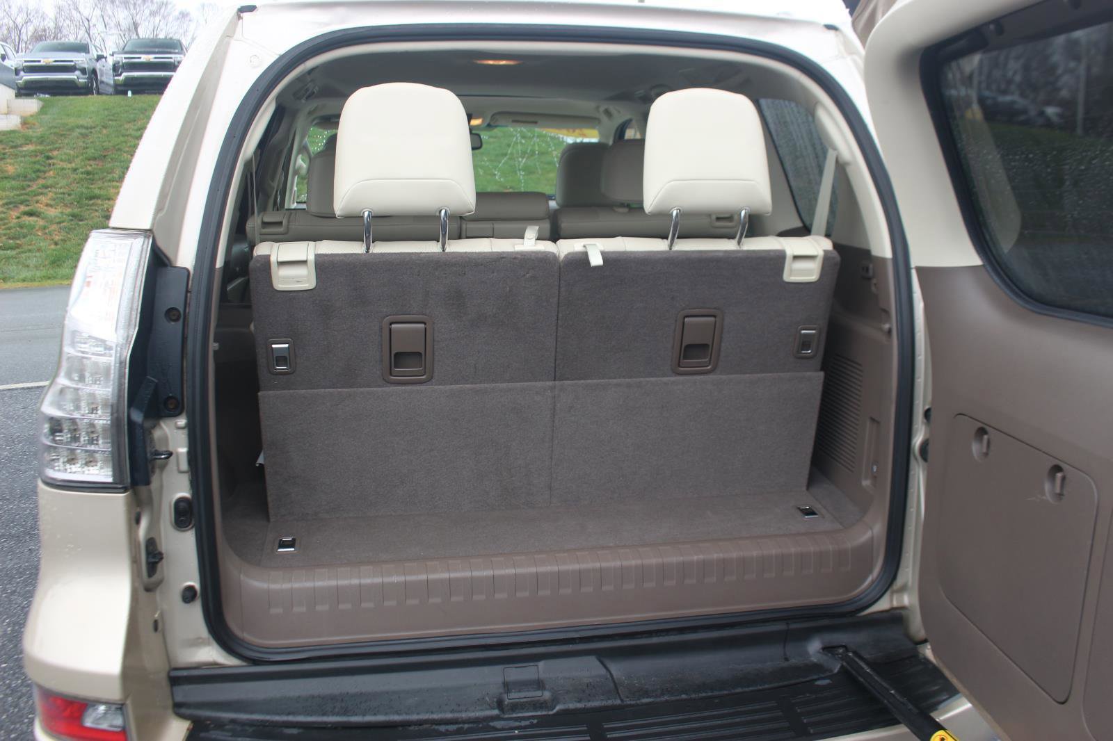 Used 2016 Lexus GX 460 image 11