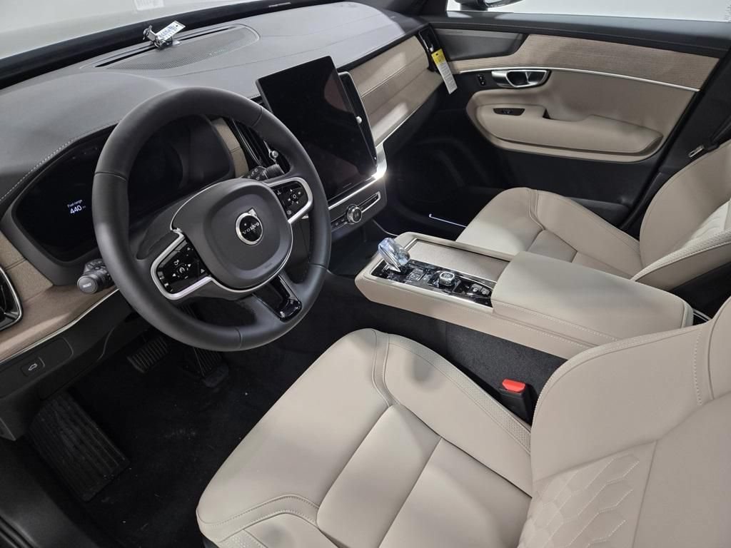 Used 2026 Volvo XC90 B5 Plus w/ Protection Package Premier AWD/4WD image 18