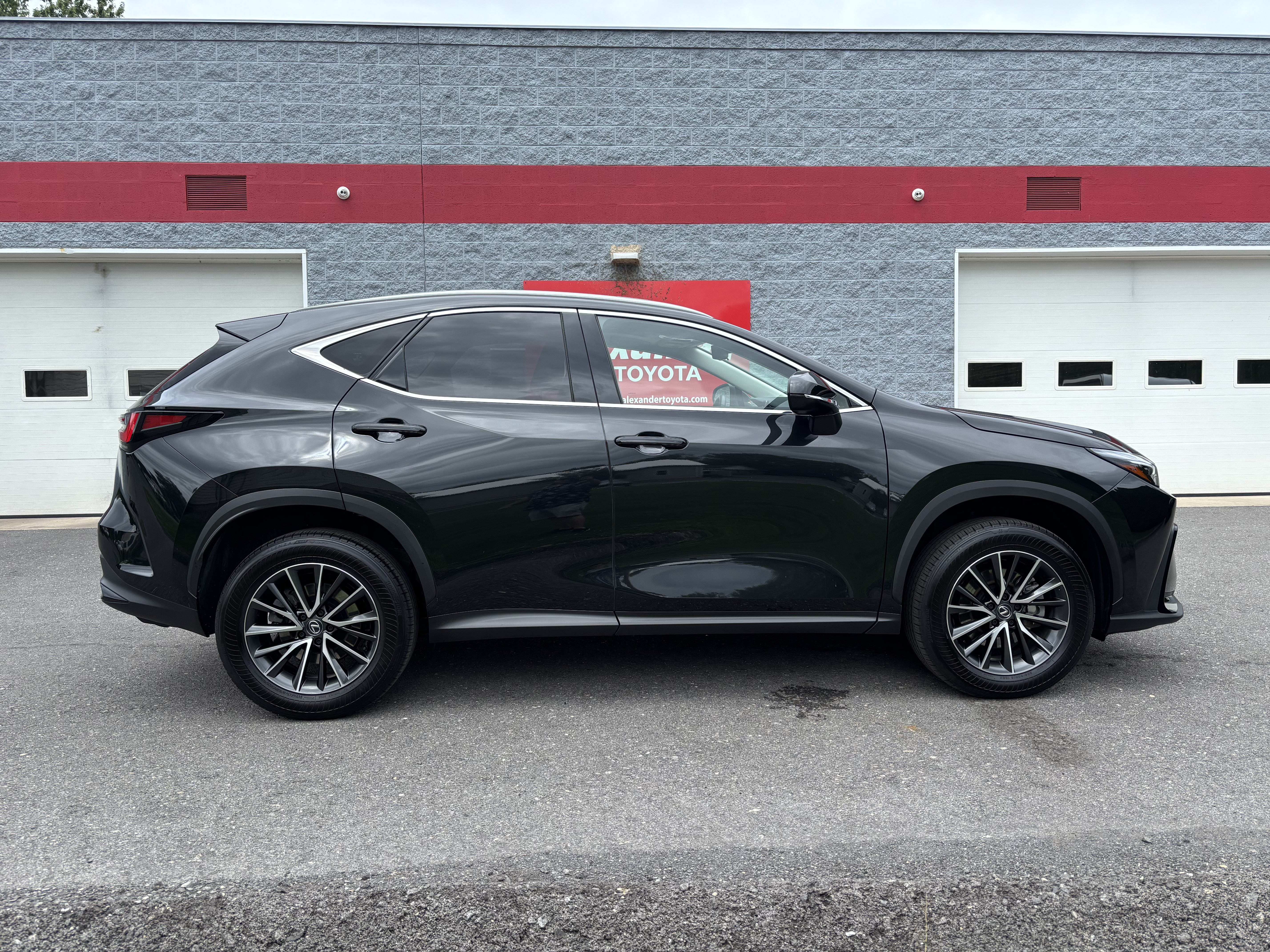 Used 2024 Lexus NX 350h AWD video 2