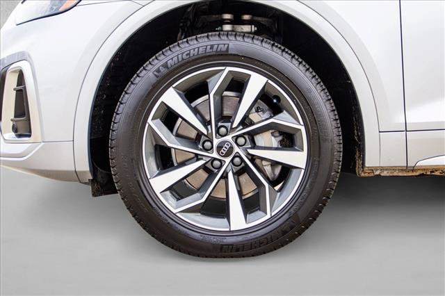 Used 2022 Audi Q5 2.0T Premium w/ Convenience Package AWD/4WD image 9