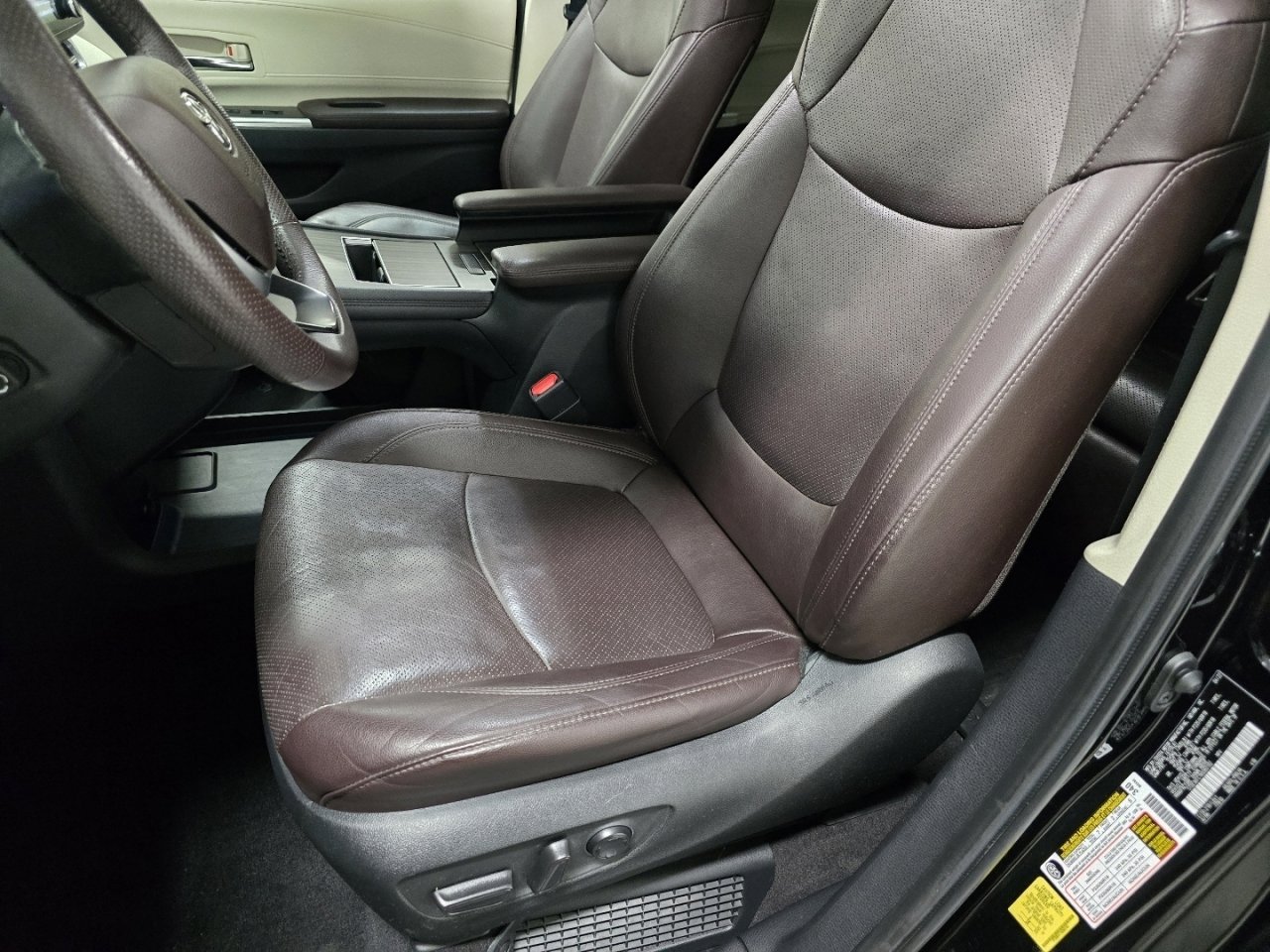 Used 2022 Toyota Sienna Platinum image 29