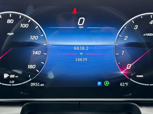 Used 2024 Mercedes-Benz GLC 300 4MATIC image 31