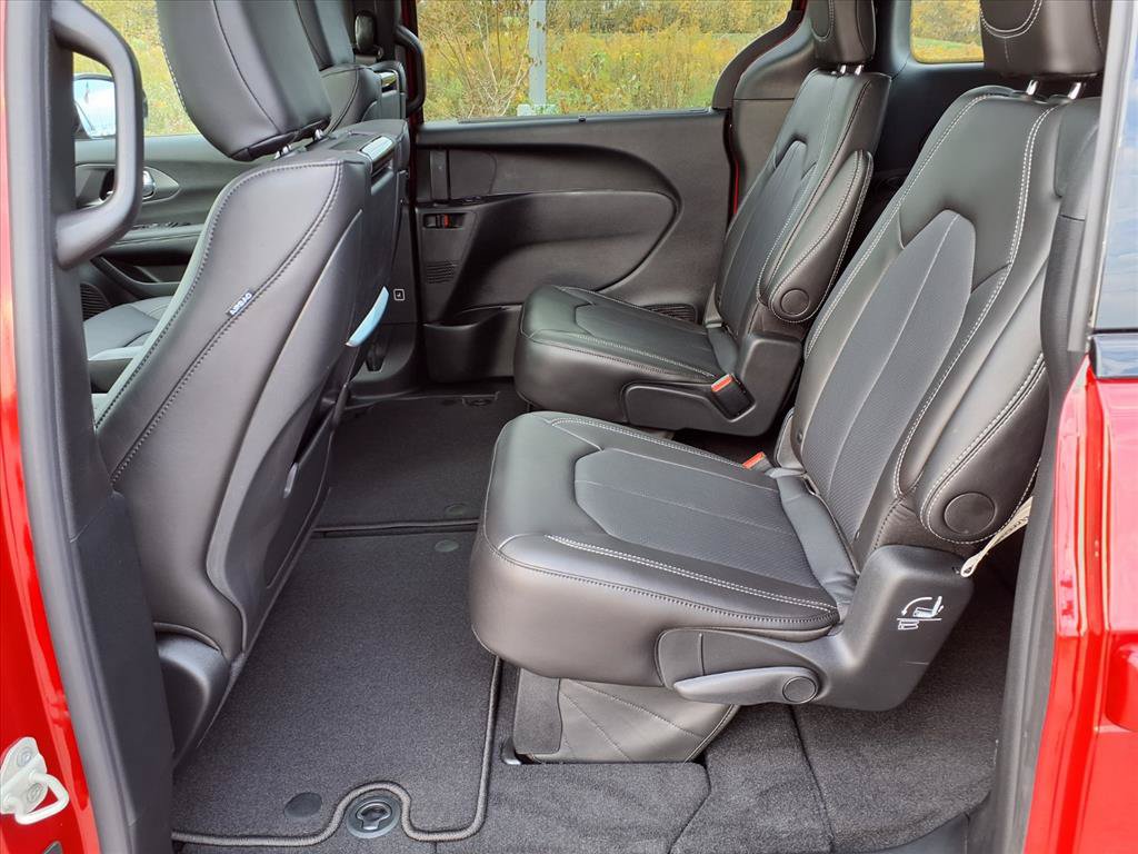 New 2026 Chrysler Pacifica Select FWD image 28