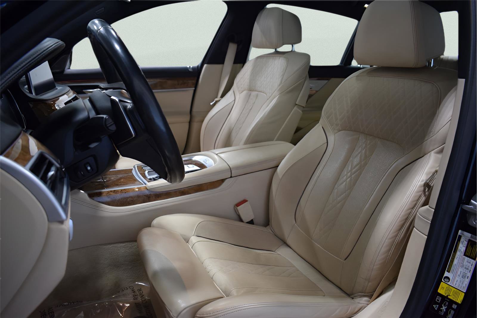 Used 2017 BMW 750i xDrive image 9