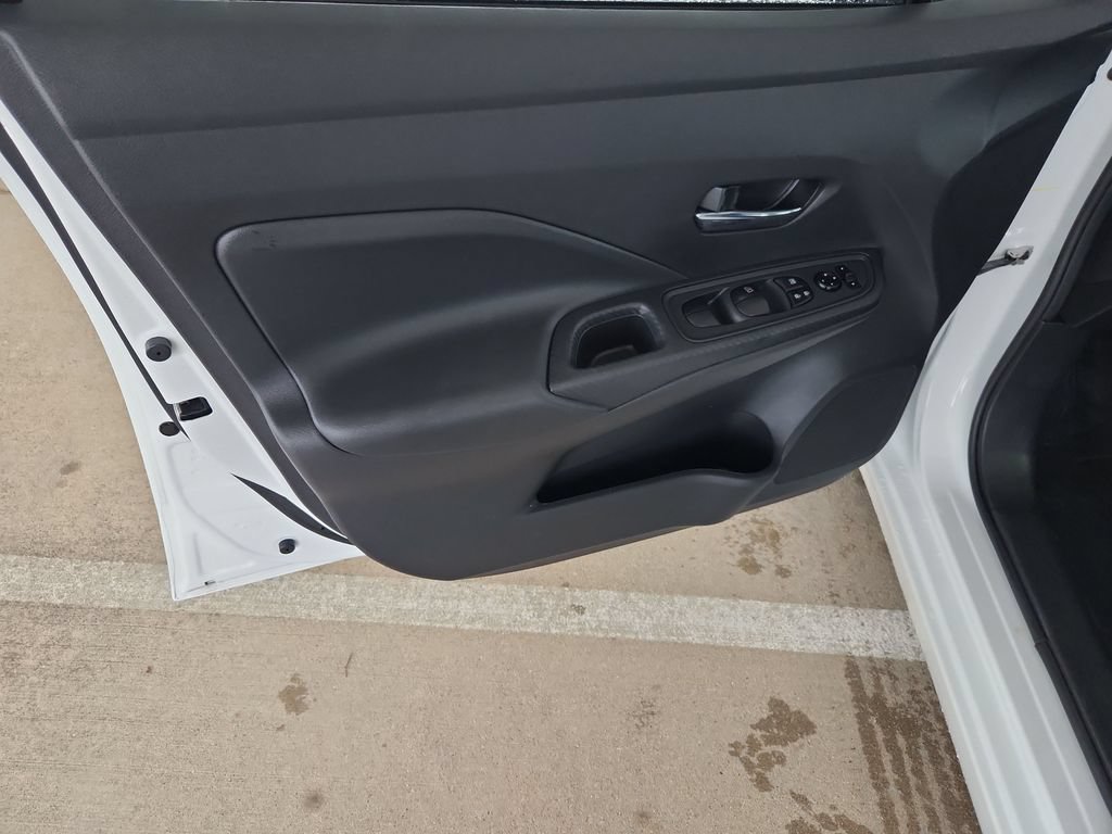 Used 2025 Nissan Versa SV FWD image 28