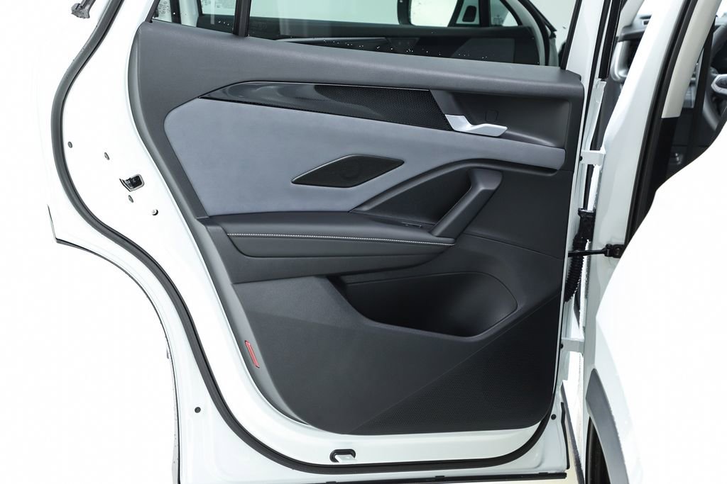 New 2026 Volkswagen Tiguan SE image 17