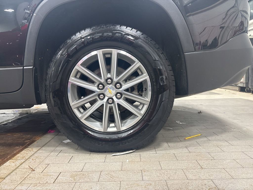 Used 2023 Chevrolet Traverse LT image 29