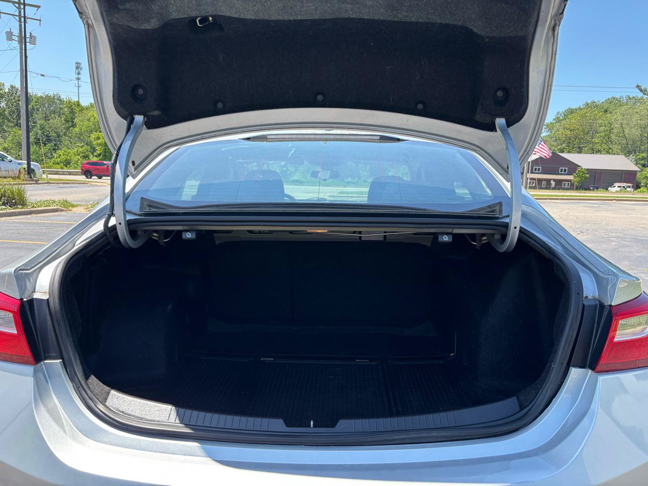 Used 2017 Chevrolet Malibu LT FWD image 35