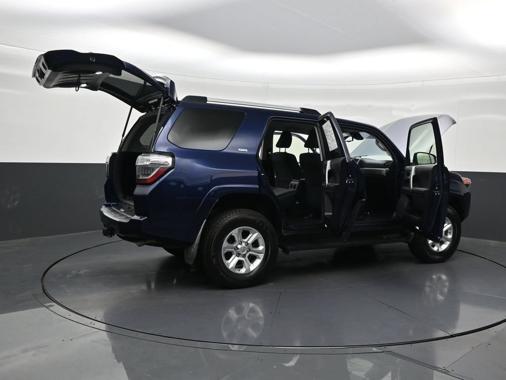 Used 2020 Toyota 4Runner SR5 AWD/4WD image 31