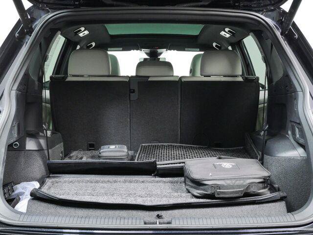 Used 2024 Volkswagen Tiguan SE R-Line FWD image 18