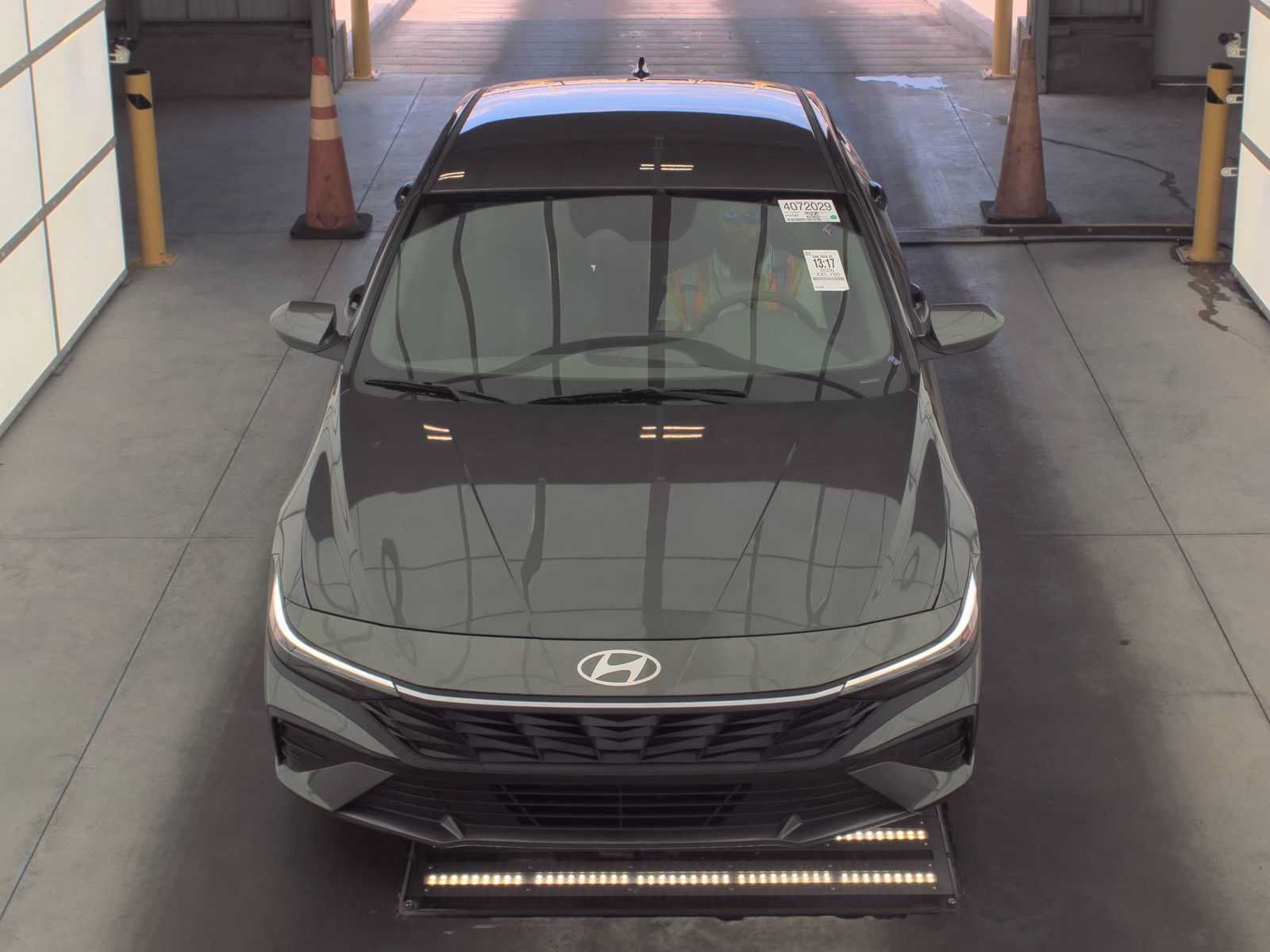 Used 2026 Hyundai Elantra SE FWD image 17