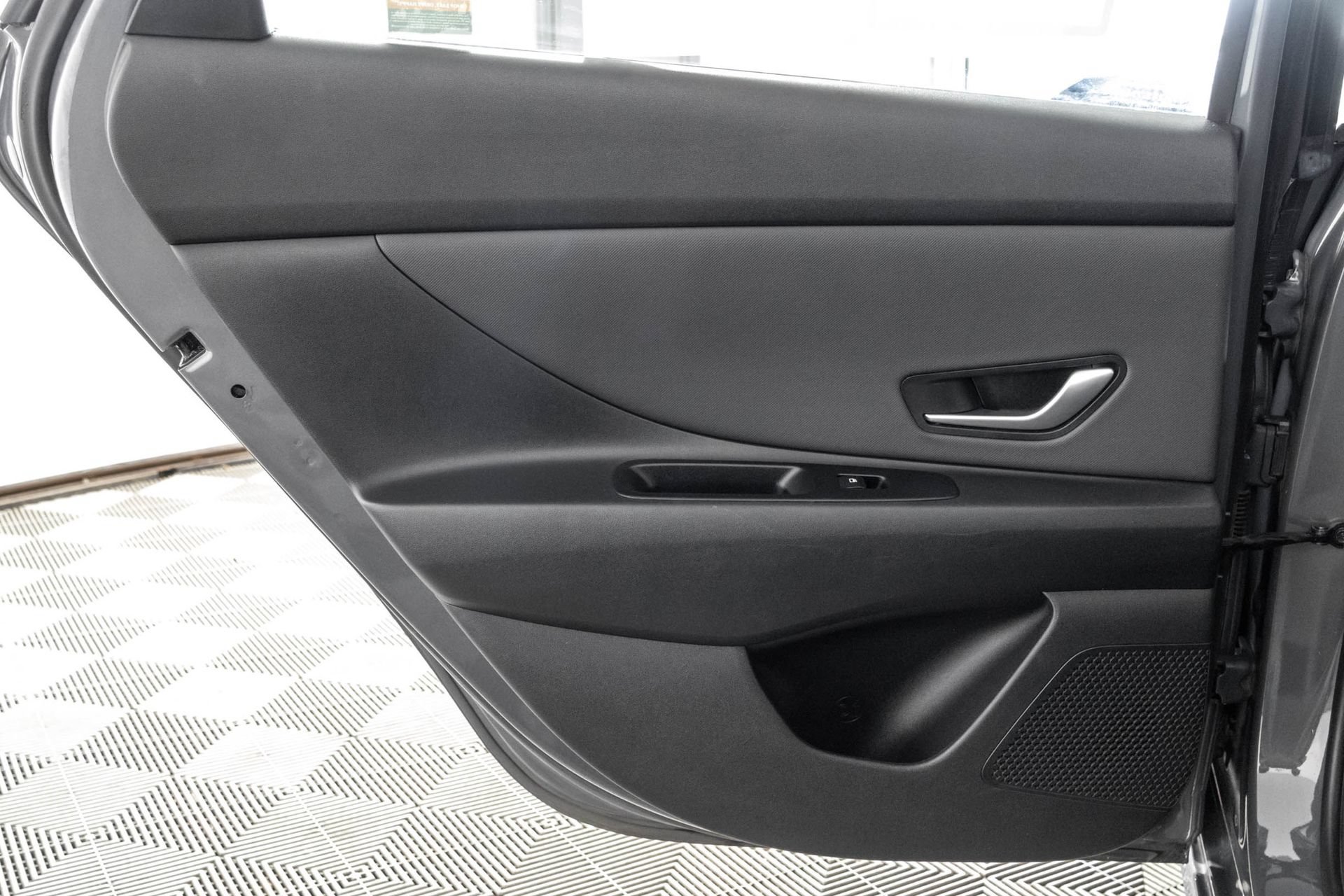 Used 2025 Hyundai Elantra Limited FWD image 38